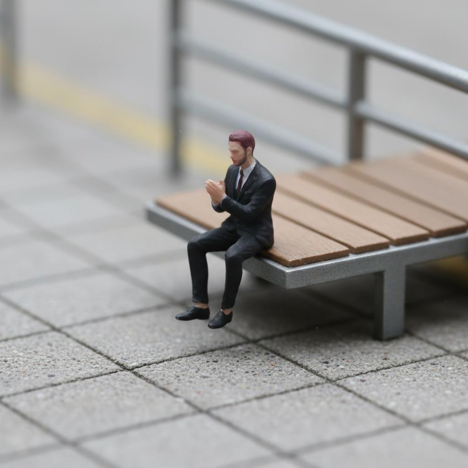 1:64 Scale Sitting Man Figure  - огляд і ціна Men Accessories For Suit
